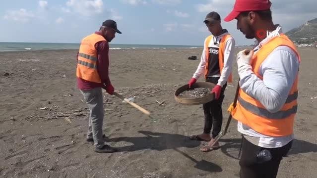 Samandağ'da petrol temizliği 26 gündür sürüyor